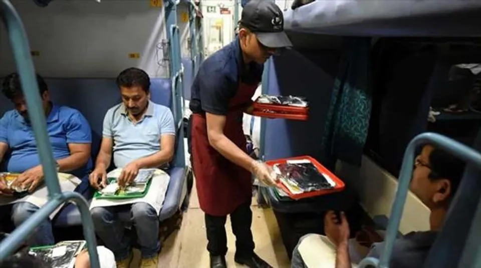 ট্রেনে যাত্রীদের শুধুই নিরামিষ ভোজন!
