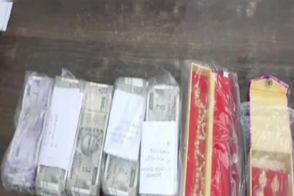 এবার নন্দীগ্রামে থেকে উদ্ধার ২ লক্ষ টাকা