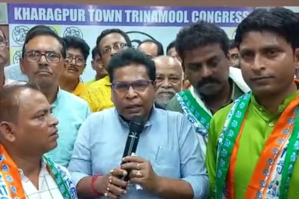 তৃণমূলে যোগদান চার বিরোধী কাউন্সিলরের