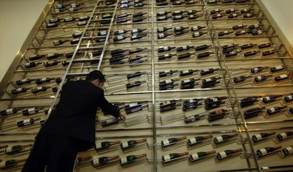 দুবাইয়ে অ্যালকোহল বিক্রির ওপর ৩০ শতাংশ কর স্থগিত