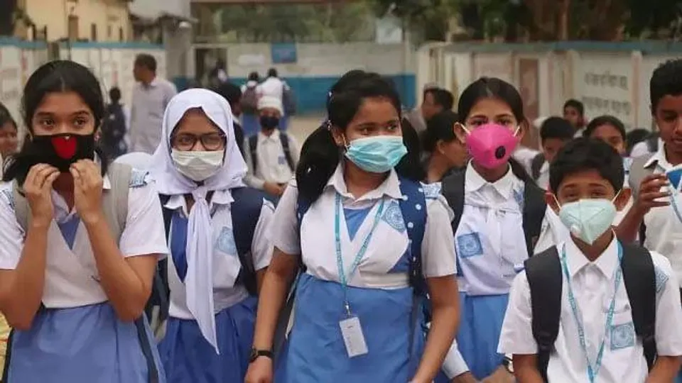 হেনস্থার মুখে মাধ্যমিক শিক্ষার্থীরা!