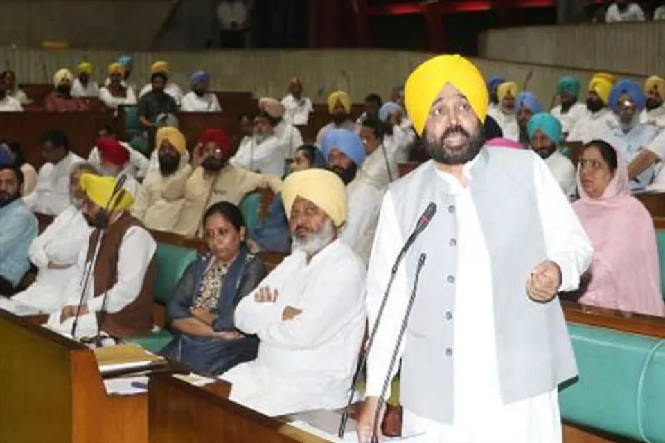 পাঞ্জাবে অপারেশন লোটাসের চেষ্টা বিজেপির,  ফ্লোর টেস্টের ডাক