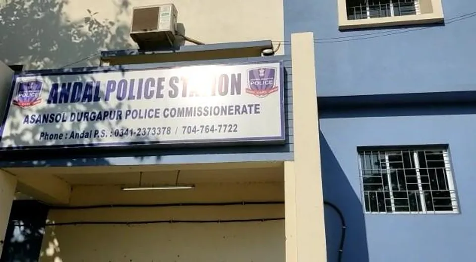 ছাত্রীর সঙ্গে অশ্লীল আচরণের অভিযোগে আটক গৃহশিক্ষক