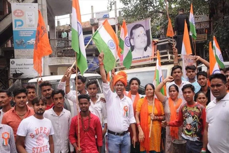 নাথুরাম গডসের ছবি নিয়ে তেরঙ্গা যাত্রা হিন্দু মহাসভার