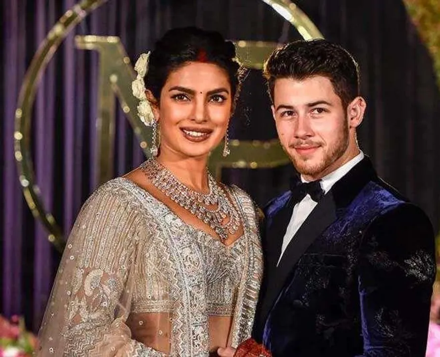 কালো বিকিনিতে নেট দুনিয়া তোলপাড় করলেন প্রিয়াঙ্কা চোপড়া