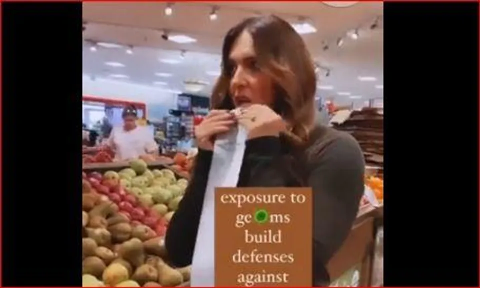 করোনা নেই! মার্কেটের জিনিসপত্র চাটছেন মহিলা, ভাইরাল