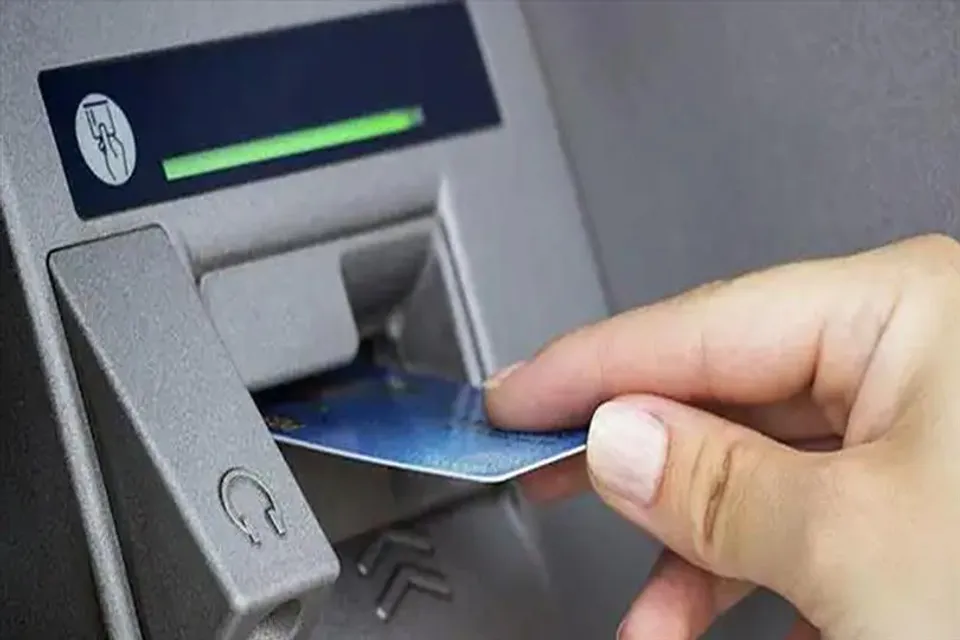 ডেবিড কার্ড ক্লোন করে প্রতারণা, তোলা হয়েছে ৬.৪ লক্ষ টাকা