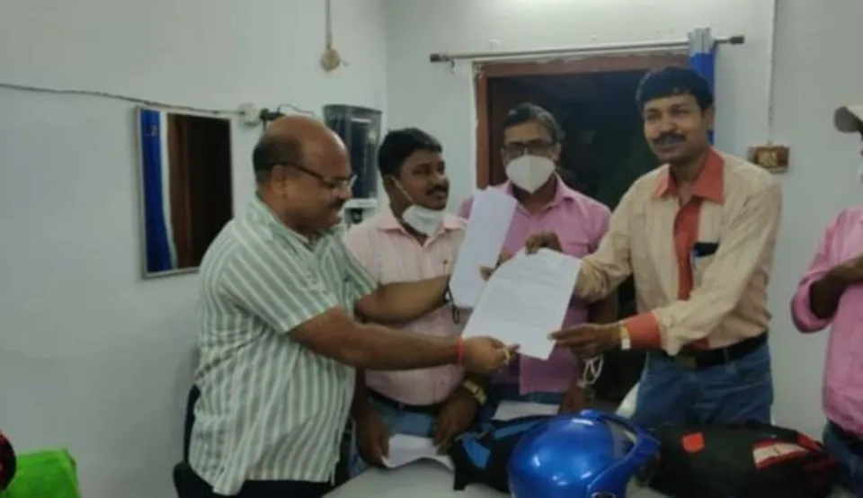 উৎসশ্রীতে আবেদন করার পরেই মিললো শিক্ষক-শিক্ষিকাদের বদলির সার্টিফিকেট