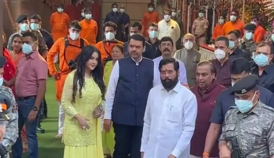 গণেশ চতুর্থী উপলক্ষে আম্বানির বাড়িতে মহারাষ্ট্রের মুখ্যমন্ত্রী, উপ-মুখ্যমন্ত্রী