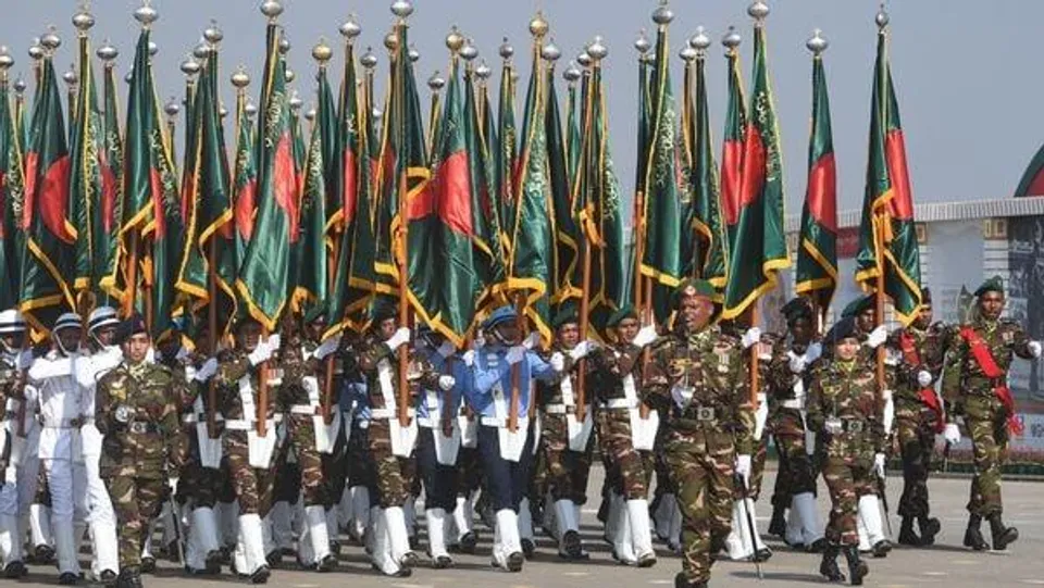 বিজয় দিবসের সুবর্ণজয়ন্তী বর্ষের কুচকাওয়াজে উদ্ভাসিত ঢাকা