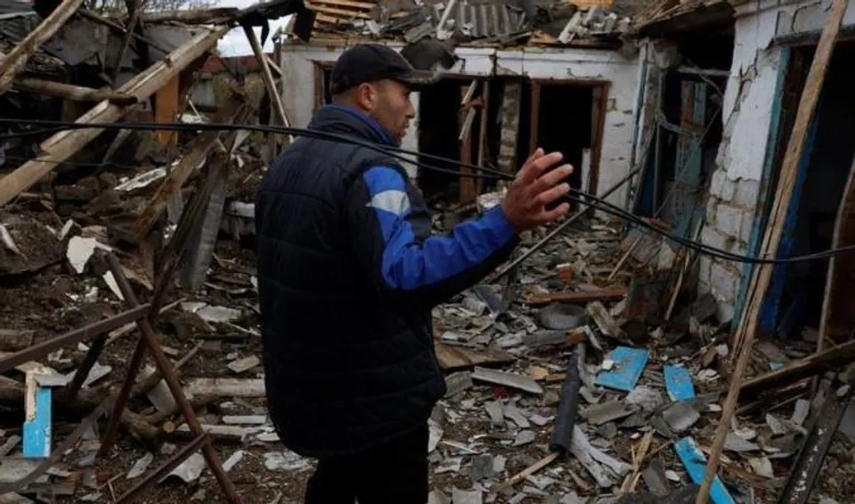 ইউক্রেনের খারকিভ শহরে রুশ বিমান হামলায় বিদ্যুৎ কোম্পানির মেরামত কর্মীরা আহত