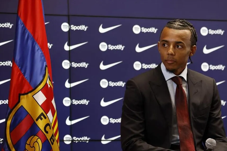 তারকা ডিফেন্ডারকে এখনই সই করাতে পারেনি বার্সেলোনা