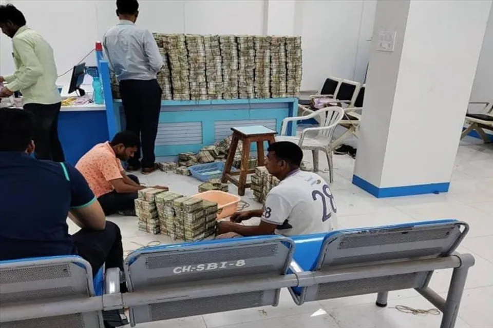 রাজ্যে আয়কর হানায় উদ্ধার ৫৬ কোটি টাকা