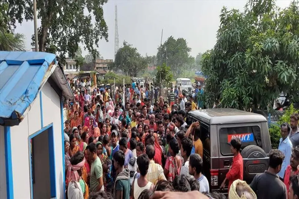 চুরুলিয়া আউটপোস্টে বিক্ষোভ