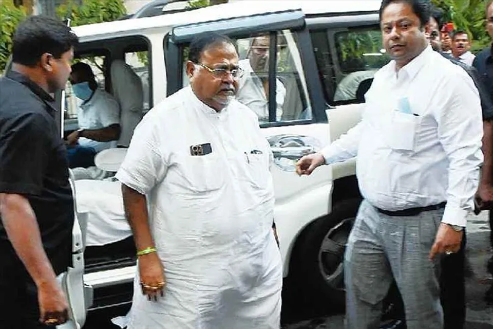 আদালতে পা রাখার আগে তৃণমূলের প্রতিষ্ঠা দিবসের আগাম শুভেচ্ছা পার্থর