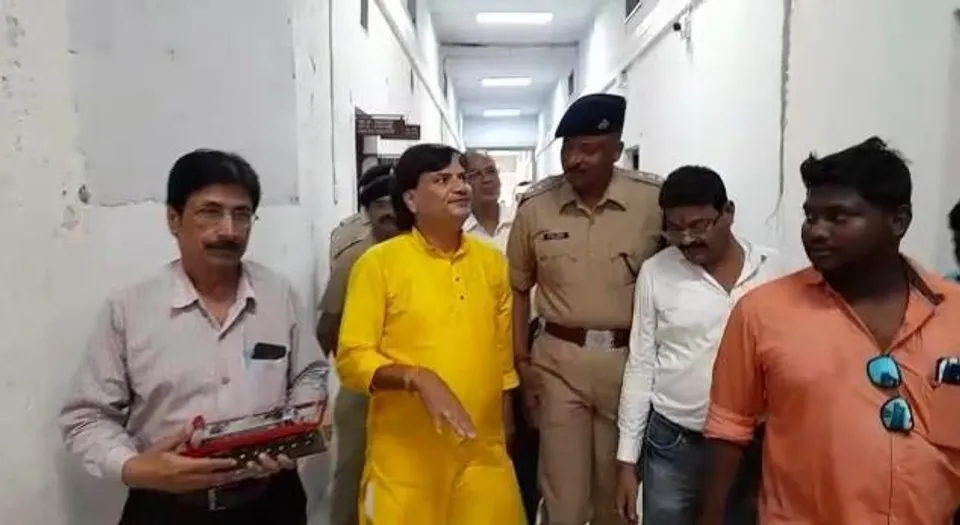 চিত্তরঞ্জন রেল কারখানার জেনারেল ম্যানেজারের সঙ্গে বৈঠক করলেন মেয়র বিধান উপাধ্যায়