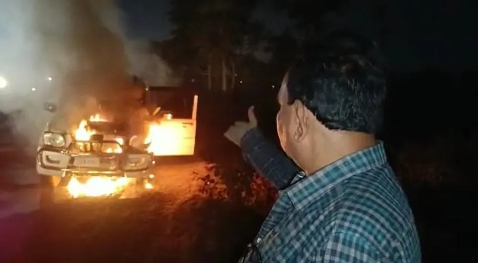 চলন্ত স্করপিও-তে হঠাৎ আগুন, অল্পের জন্য রক্ষা পেলেন আরোহী