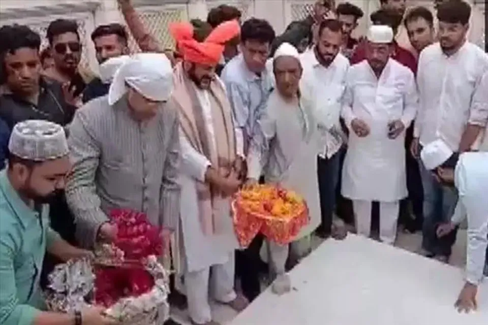 শিবাজীর জমিতে ঔরঙ্গজেবের সমাধির দরকার নেই, ধ্বংস করা উচিত: এমএনএস নেতা