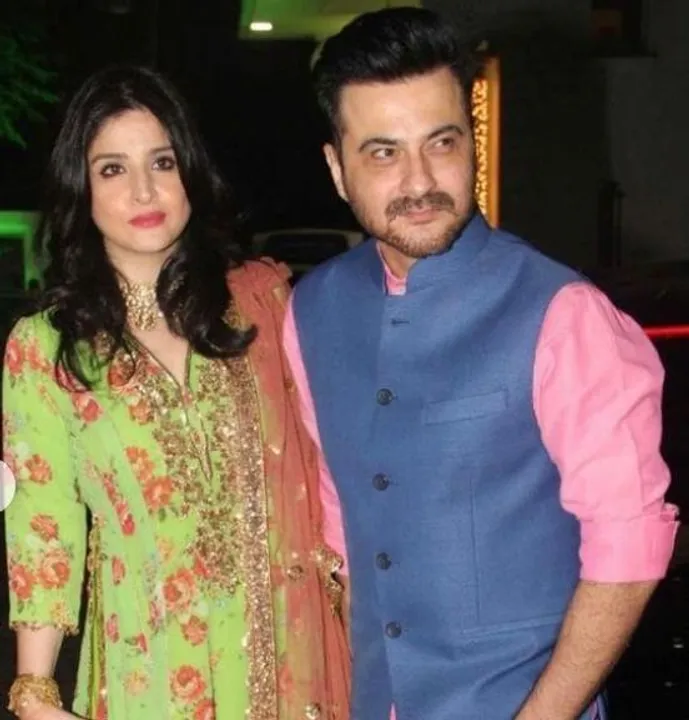 করবা চৌথ উপলক্ষে স্ত্রীর সঙ্গে ছবি শেয়ার করলেন অভিনেতা সঞ্জয় কপূর