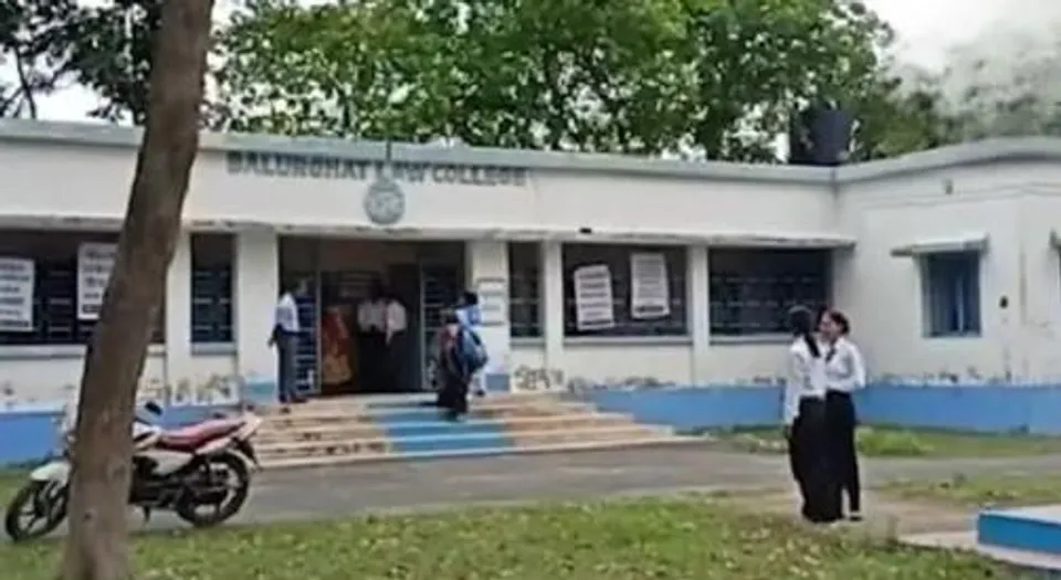 মন্ত্রীর বিরুদ্ধে পোস্টার বালুরঘাট ল কলেজে, বিক্ষোভ পড়ুয়াদের