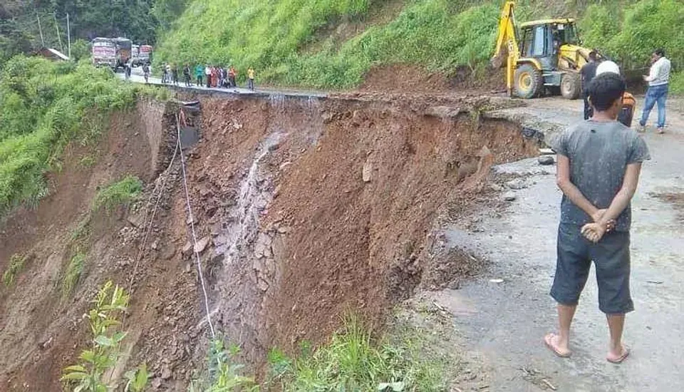 ধ্বস নামলো কালিম্পং-এ