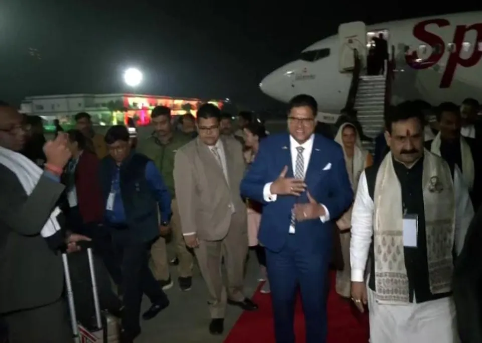 প্রবাসী ভারতীয় দিবসের কনভেনশনে যোগ দিতে ইন্দোরে পৌঁছেছেন সুরিনামের প্রেসিডেন্ট