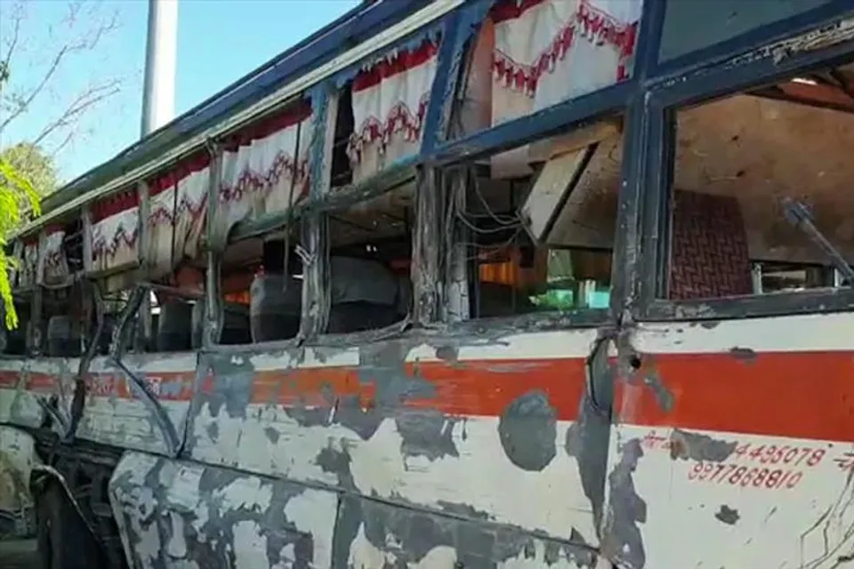 ভয়াবহ বাস দুর্ঘটনা, মৃত ৭, গুরুতর আহত ১৪