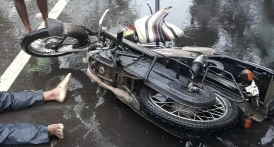 শালবনীতে বৃষ্টি চলাকালীন নিয়ন্ত্রণহীন পিকআপ ভ্যানের ধাক্কায় মৃত্যু এক ব্যক্তির