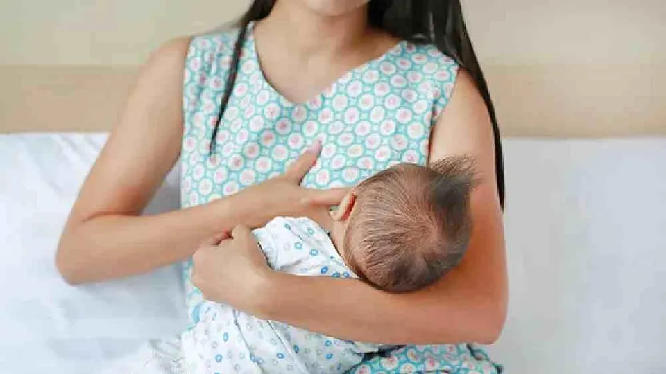 শিশুকে স্তন্যপান করালে কি বদলে যেতে পারে মায়ের শরীরী গঠন?