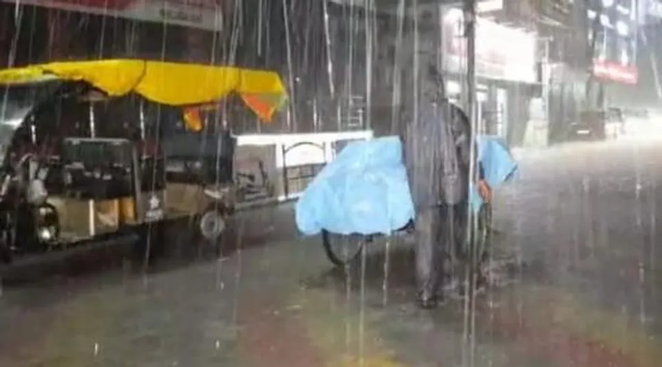 মুষলধারে বৃষ্টি, জলবন্দি শিলিগুড়ি