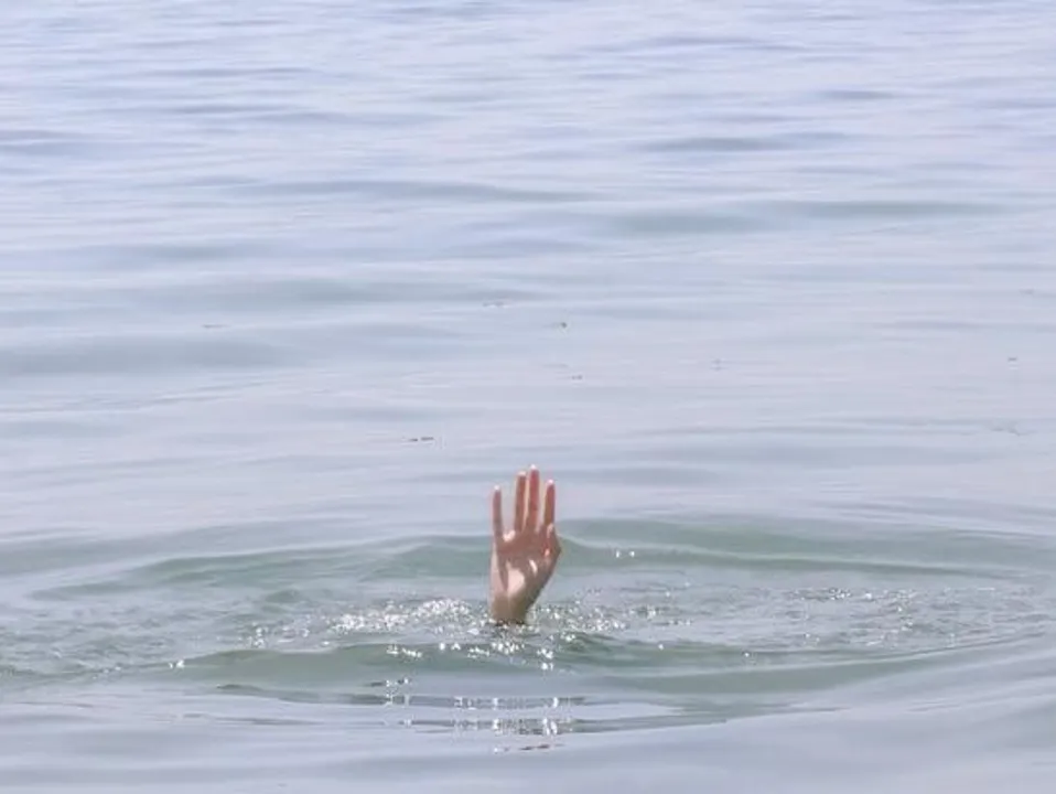 বন্যায় ক্ষতিগ্রস্তদের বহনকারী নৌকাডুবির ঘটনায় নিহত ১৩