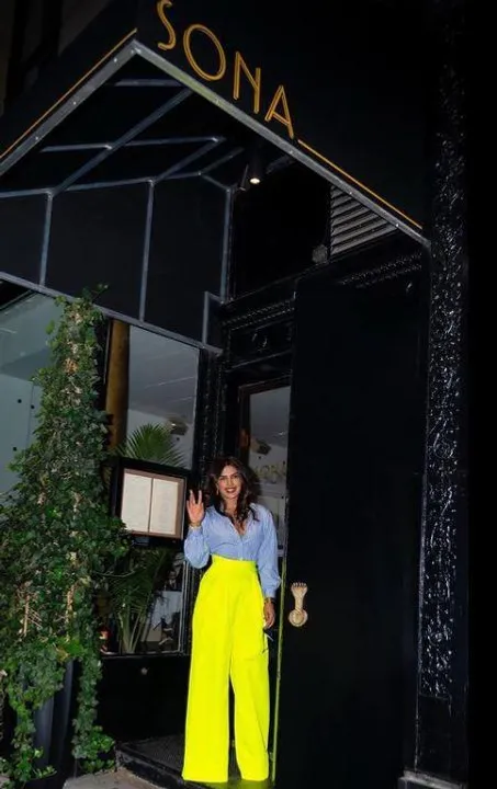 প্রিয়াঙ্কা চোপড়ার রেস্তোরাঁয় হাজির হলেন পরিচালক বিশাল ভরদ্বাজ