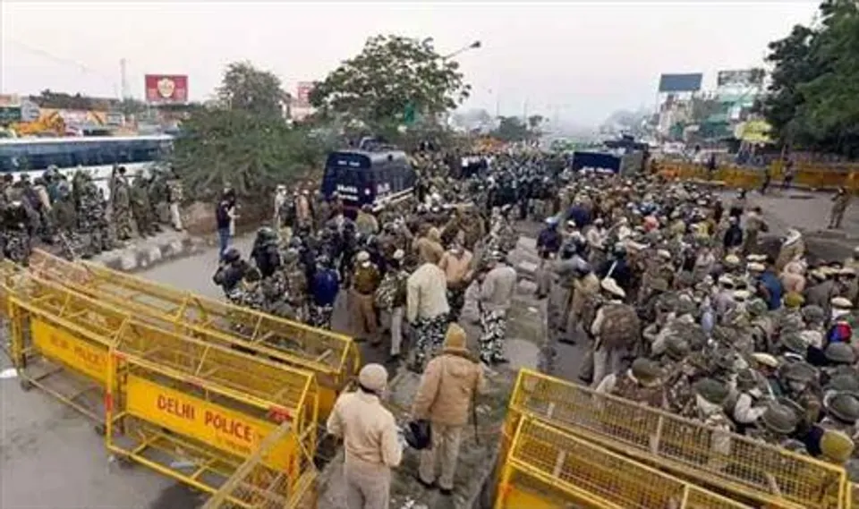 সিংঘু সীমানায় কৃষকের ঝুলন্ত মৃতদেহ উদ্ধার ঘিরে চাঞ্চল্য