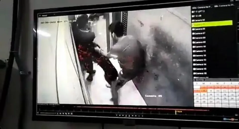 ফের লিফটের মধ্যে যুবককে কামড়ে দিল পোষ্য কুকুর