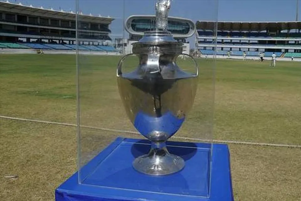 বাংলাকে ভাবাচ্ছে মনোজ তিওয়ারির চোট