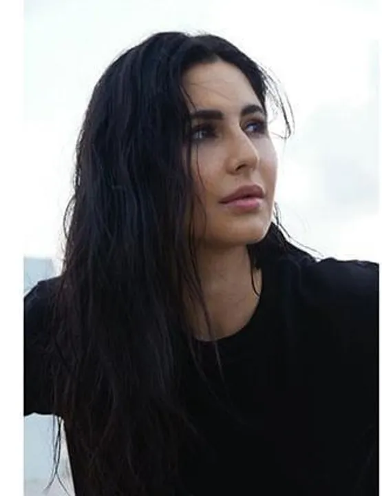 'মেরি ক্রিসমাস' সেট থেকে ছবি শেয়ার করলেন ক্যাটরিনা কাইফ