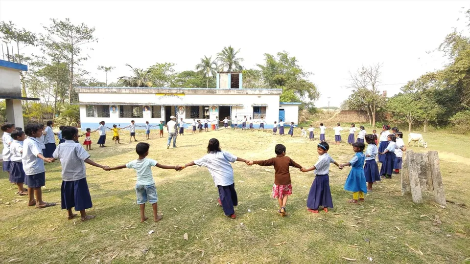 দু'বছর পর আবার প্রাণবন্ত হয়ে উঠল বিদ্যালয় প্রাঙ্গণ