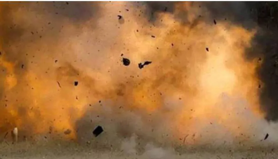 শিয়ালদায় স্কুলের সামনে বোমাবাজি, গুরুতর আহত ১