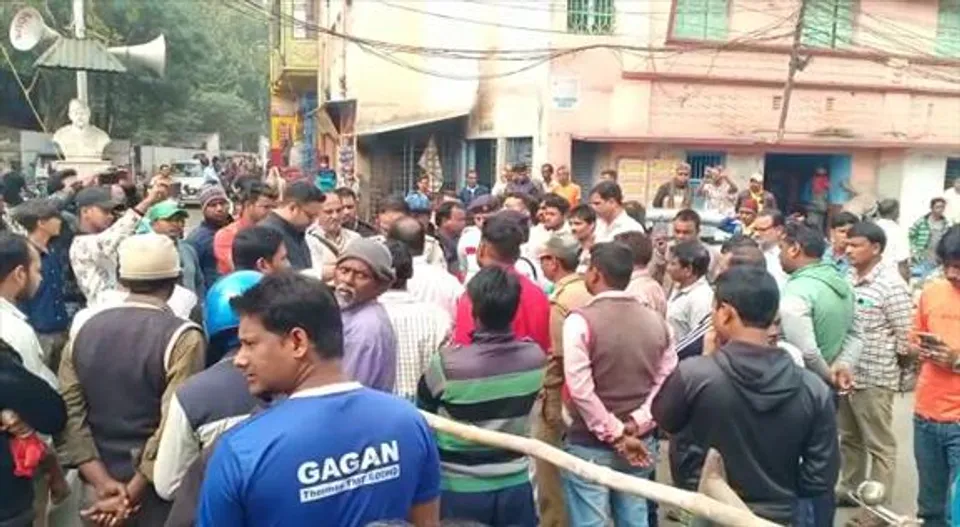 পানীয় জলের দাবিতে পথ অবরোধ বিজেপির