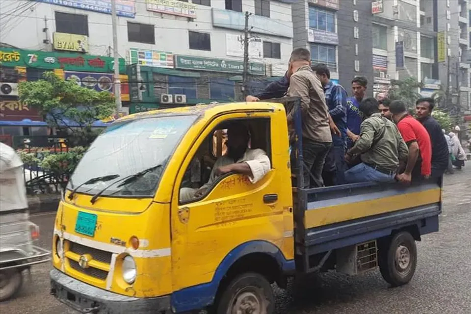 Bangladesh: এক ধাক্কায় ৮৮ টাকা বাড়ানো হল পেট্রোলের দাম