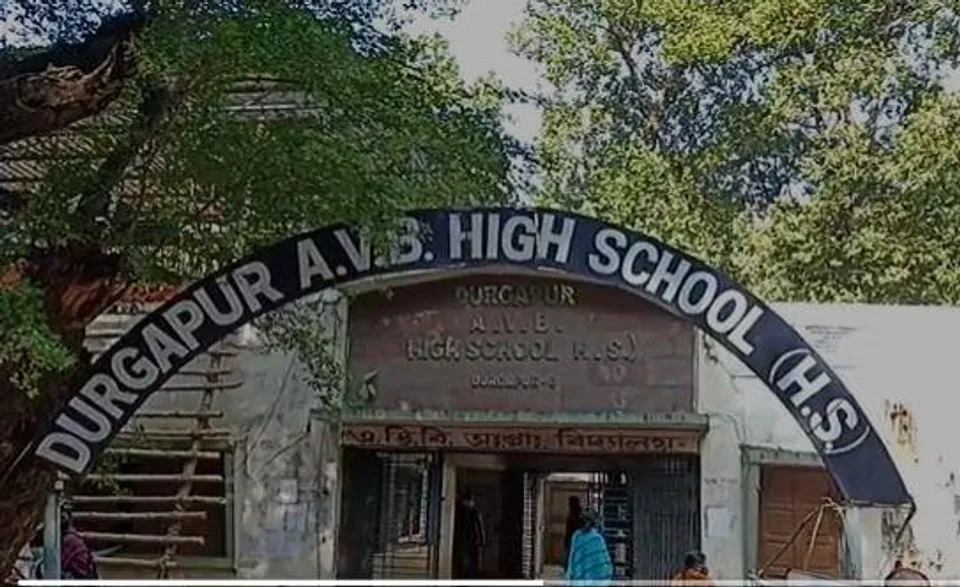 দুর্গাপুরে শুরু হল নবম থেকে দ্বাদশ শ্রেণীর ছাত্র ছাত্রীদের টিকাকরণ