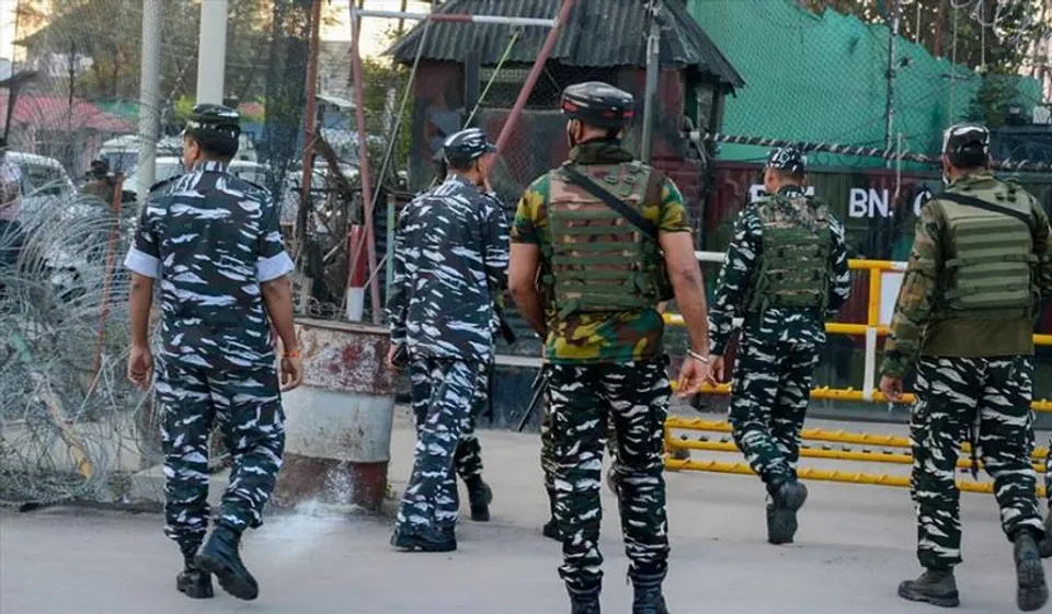 সোপিয়ানের কুটপোরা থেকে অস্ত্র, গোলাবারুদ উদ্ধার নিরাপত্তা বাহিনীর