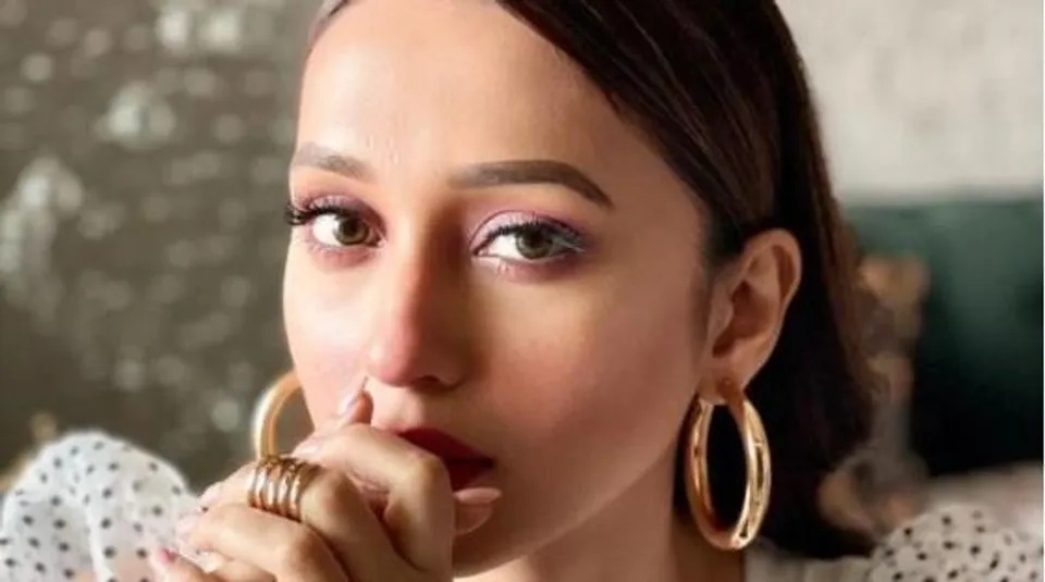 চিকুর স্মৃতি আগলে দিন কাটল মিমির