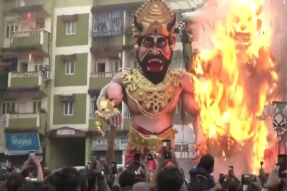 দীপাবলি উপলক্ষে 'নরকাসুর' দহন, দেখুন ভিডিও-