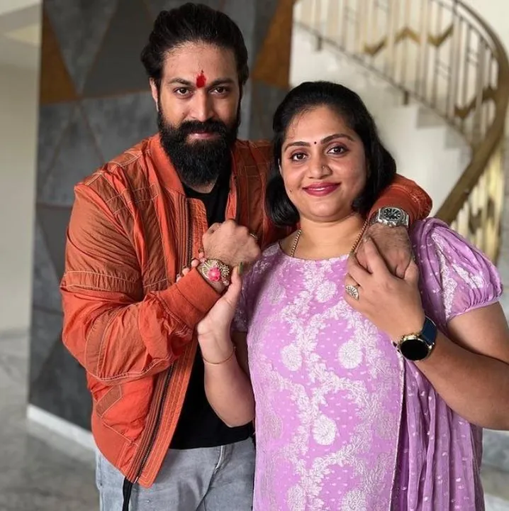 রাখি বন্ধন পালন করলেন কেজিএফ তারকা যশ