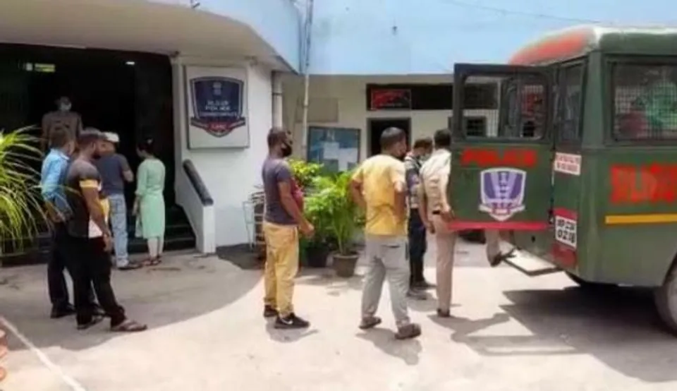 লক্ষীর ভাণ্ডার প্রকল্পে ফর্ম ফিলাপ করে দেওয়ার জন্য টাকা তোলার অভিযোগ