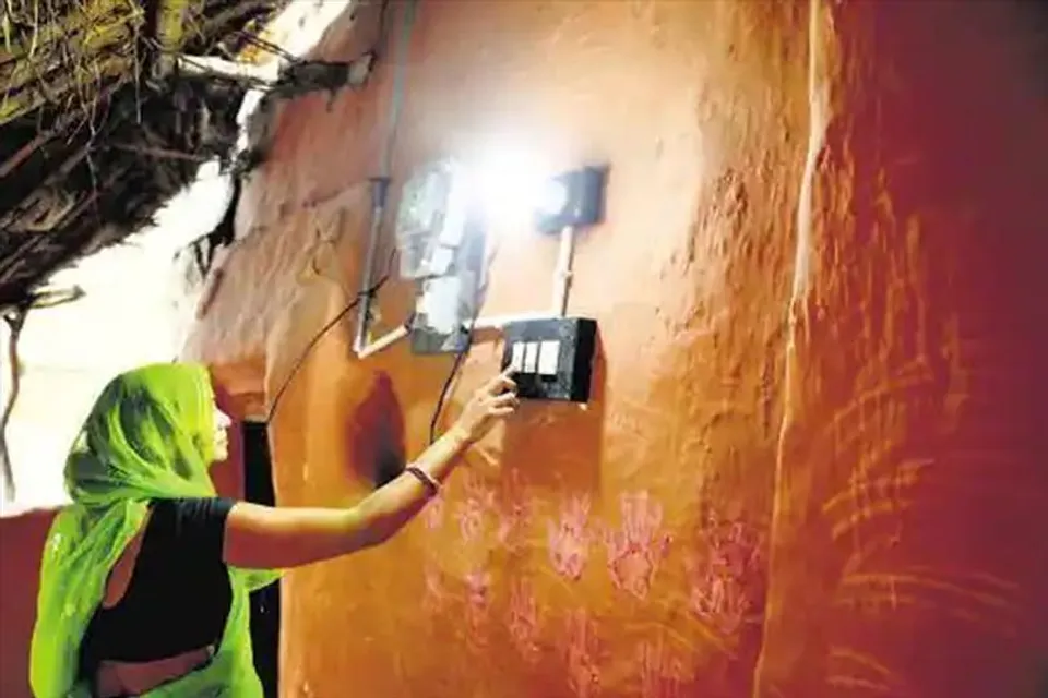 স্বাধীনতার ৭৫ বছরে আলোয় আলোকিত বানতলা