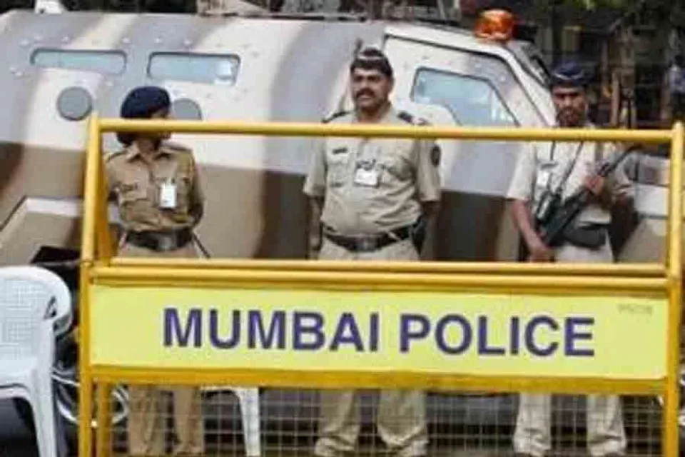 পুলিশের কাছে বোমা বিস্ফোরণের হুমকি ফোন