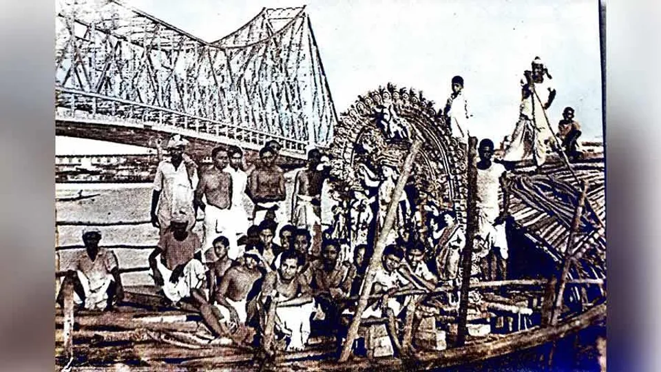 সপ্তমীর দিন দাশগুপ্ত বাড়িতে মিলিত হন পরিবারের প্রায় ৮০ জন