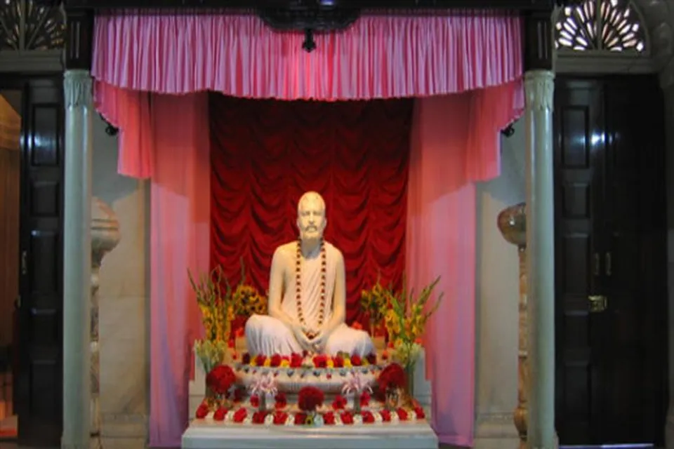 কামারপুকুরে চলছে কল্পতরু উৎসব, সাষ্টাঙ্গে প্রণামে নিষেধাজ্ঞা!